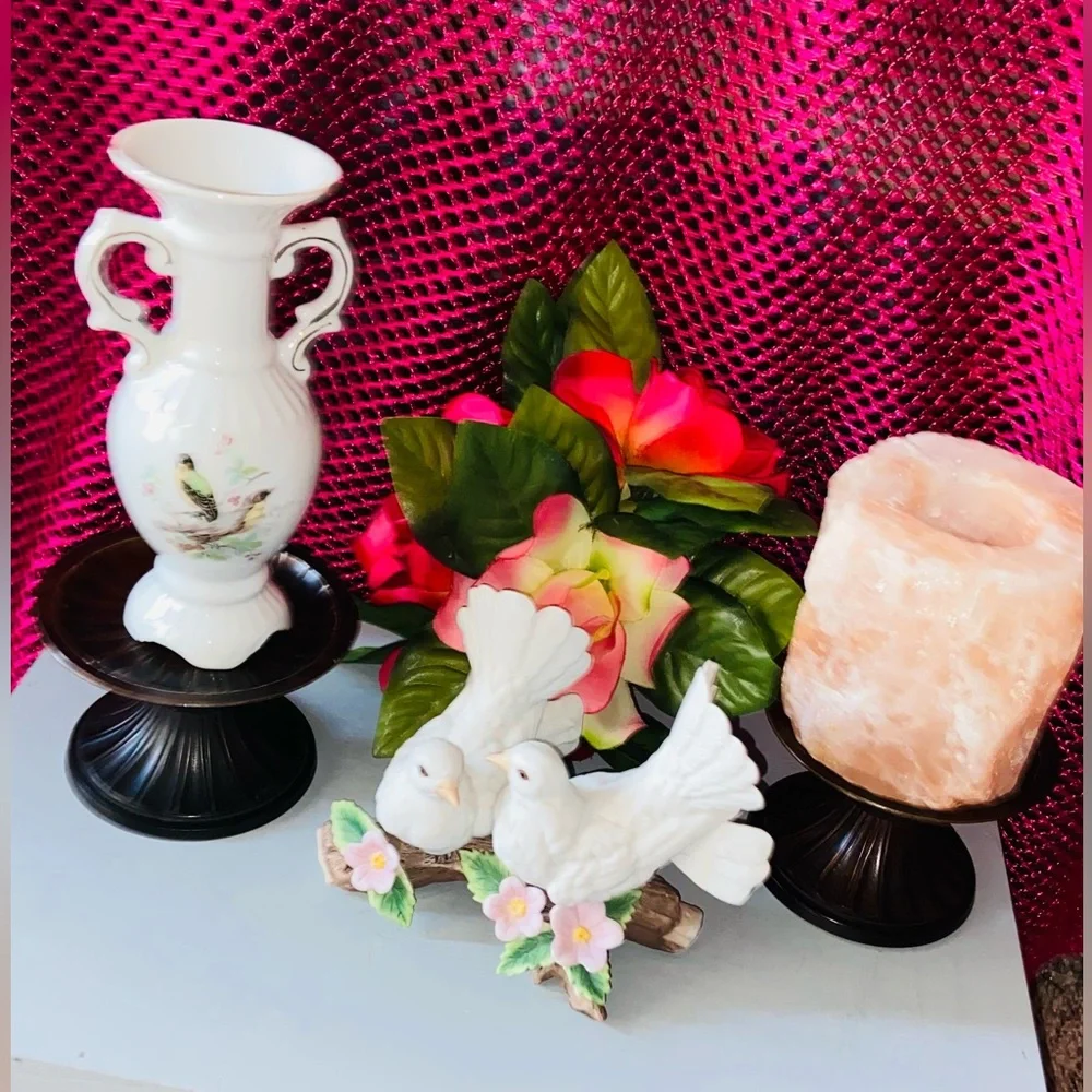 Pretty Bird Vase- Definitely Vintage, Hand Painted w/Gold Gilding & Parakeet’s🎄